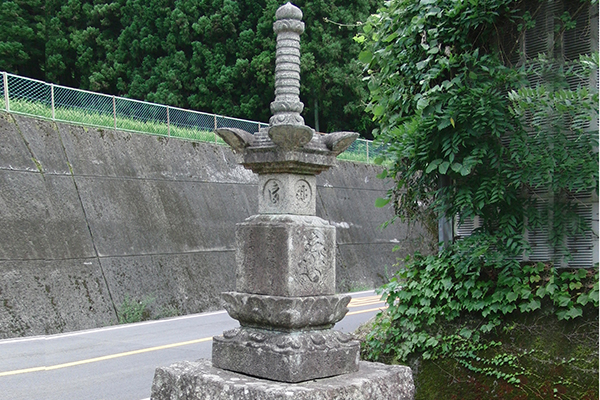 向井山宝篋印塔